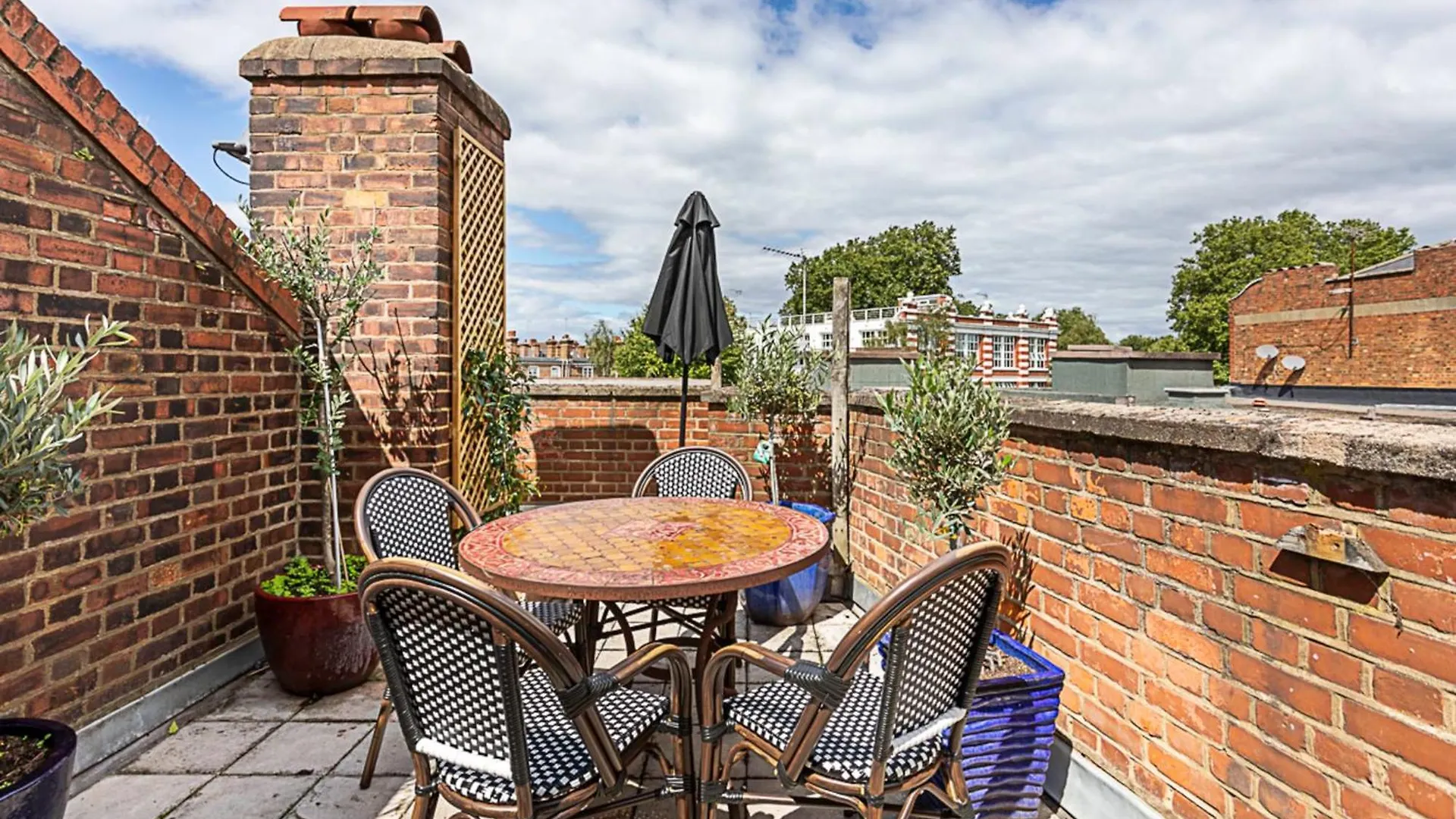 Contemporary Open Plan Penthouse Apartment London
