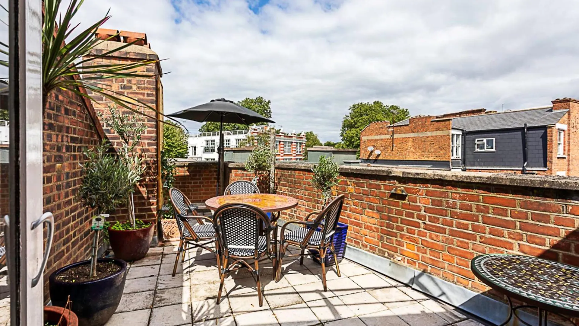 Contemporary Open Plan Penthouse Apartment London