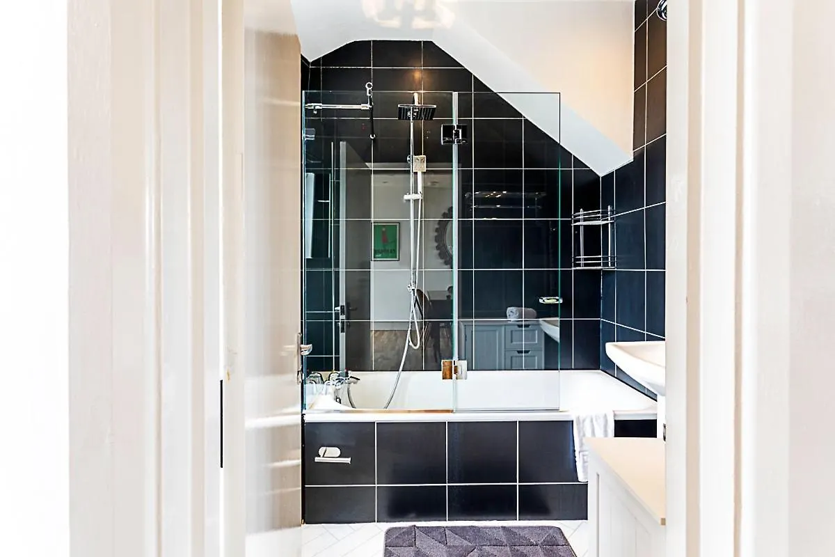 Contemporary Open Plan Penthouse Apartment London 0*,