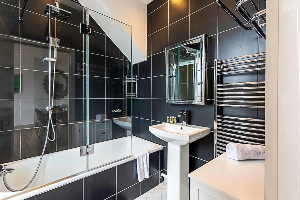 Contemporary Open Plan Penthouse Apartment London