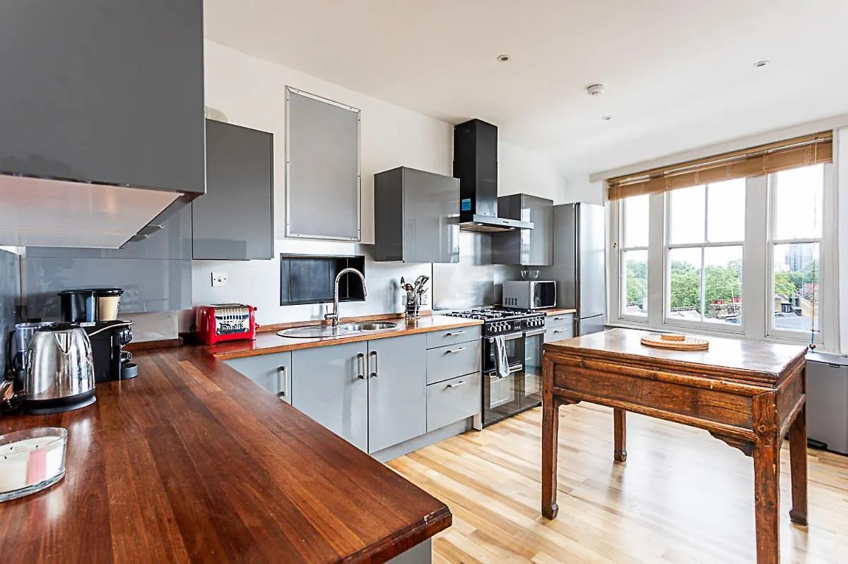 Contemporary Open Plan Penthouse Apartment London