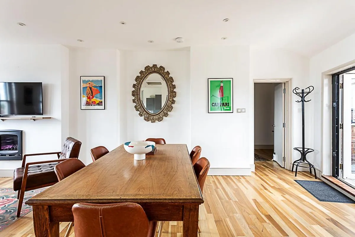 Contemporary Open Plan Penthouse Apartment London