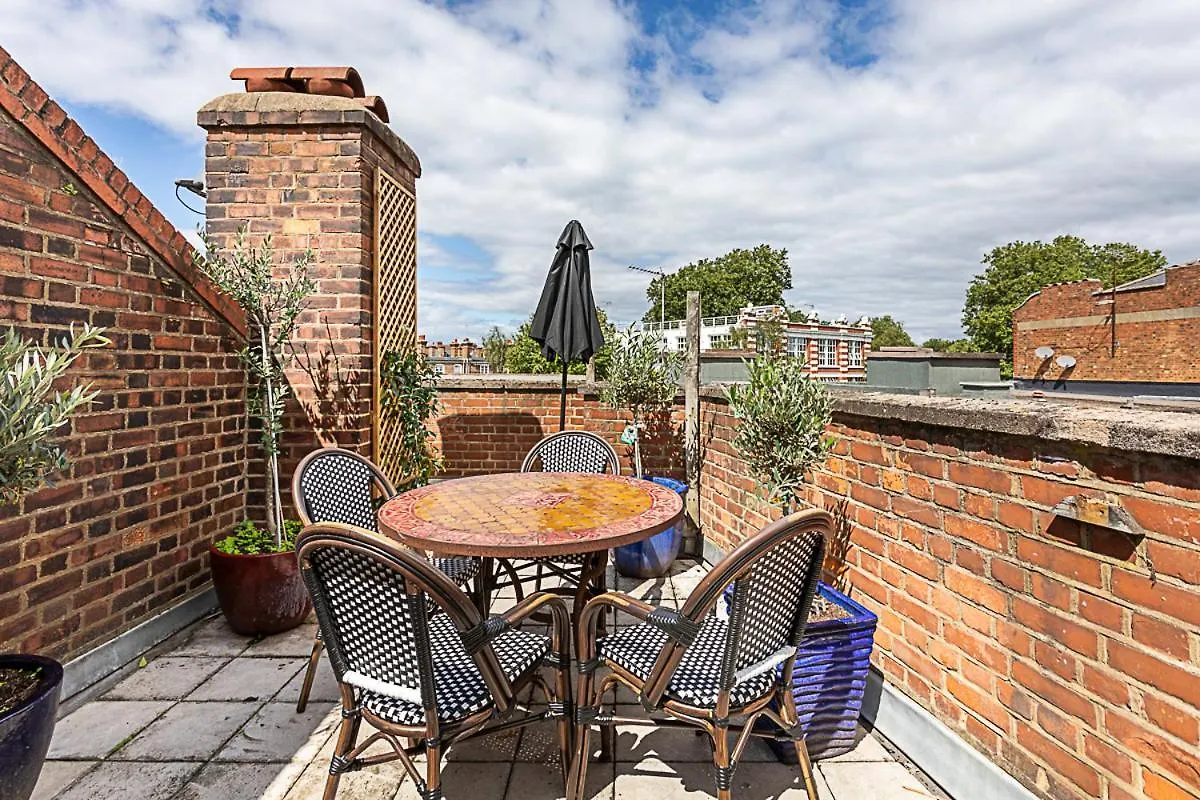 Contemporary Open Plan Penthouse Apartment London