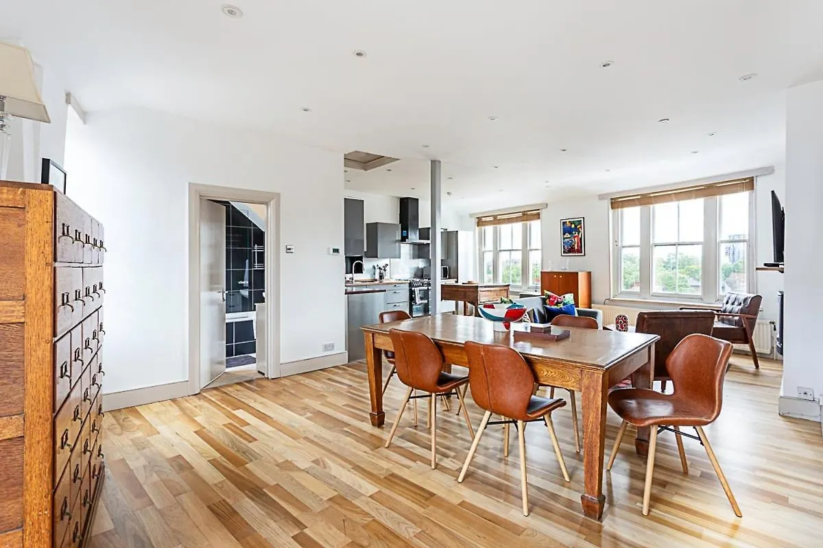 Contemporary Open Plan Penthouse Apartment London