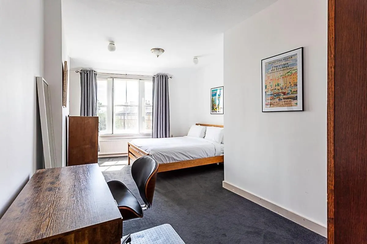 Contemporary Open Plan Penthouse Apartment London
