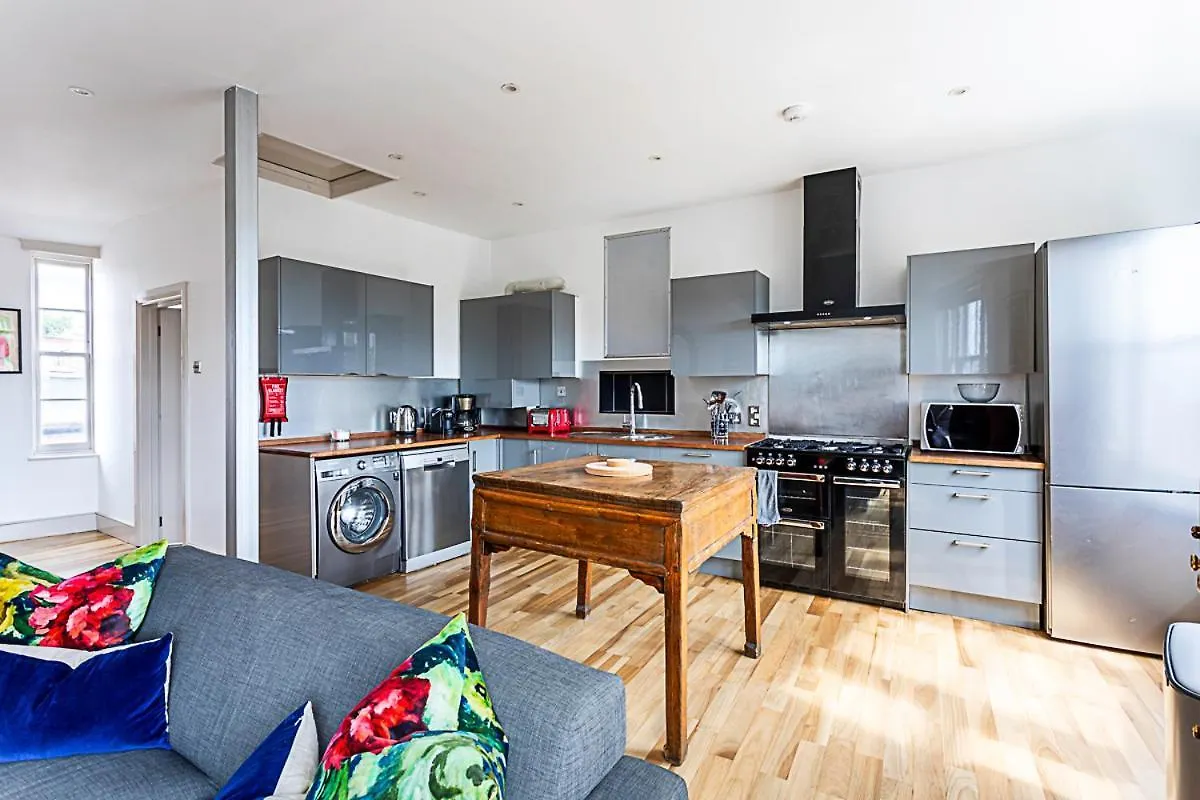 Contemporary Open Plan Penthouse Apartment London