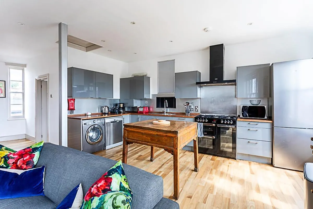 Contemporary Open Plan Penthouse Apartment London
